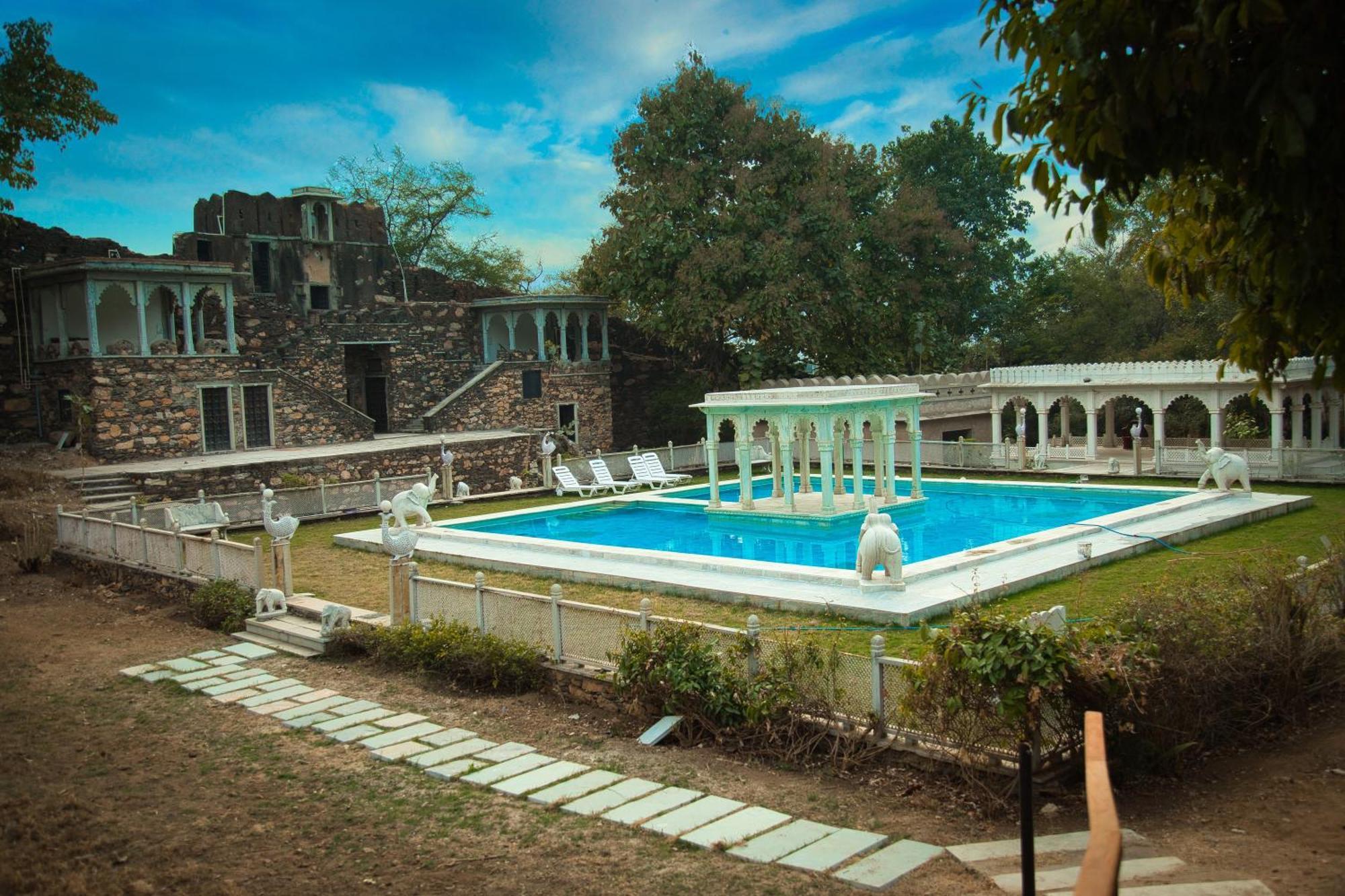 The Fern Bambora Fort, Bambora, Udaipur Luaran gambar